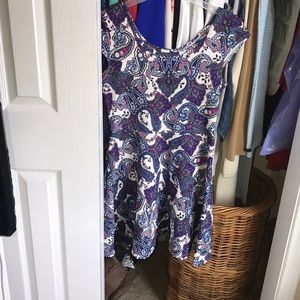 2 really cute dresses $10 combo!! Both size L